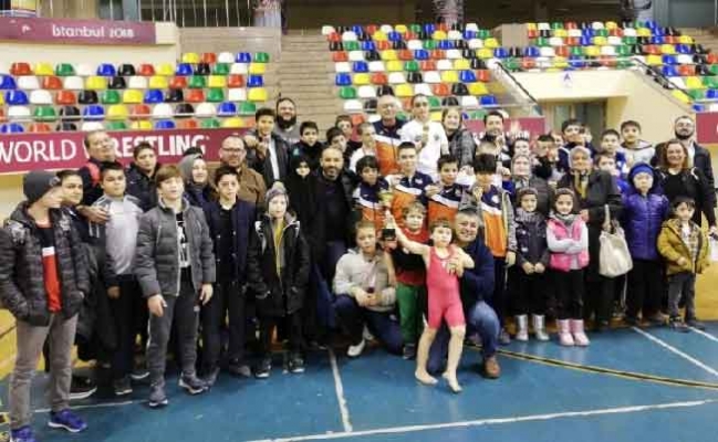 İBB’li Minik Güreşçiler İstanbul Şampiyonu