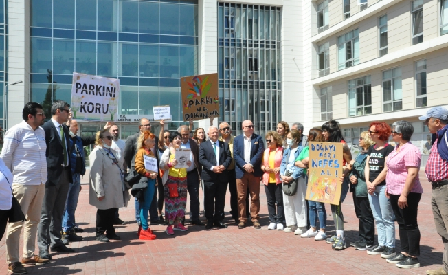 Çekmeköy Belediyesi Önünde Eylem: Parkıma Dokunma!