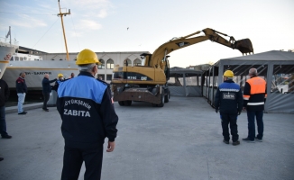 Kadıköy Meydanı'ndaki kaçak yapılar yıkılıyor
