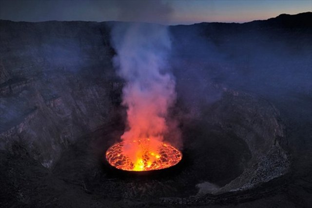 Yanardağ Kraterinden Muhteşem Fotolar