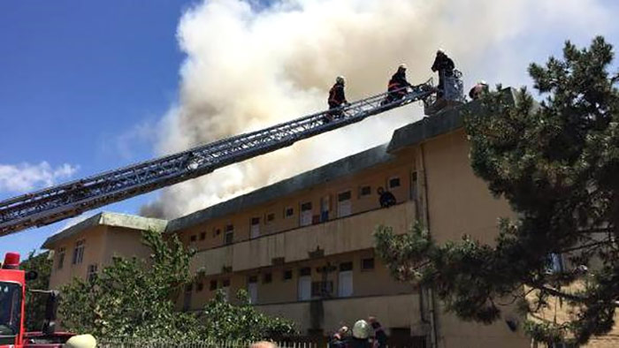 Beykoz'da meslek lisesinde yangın
