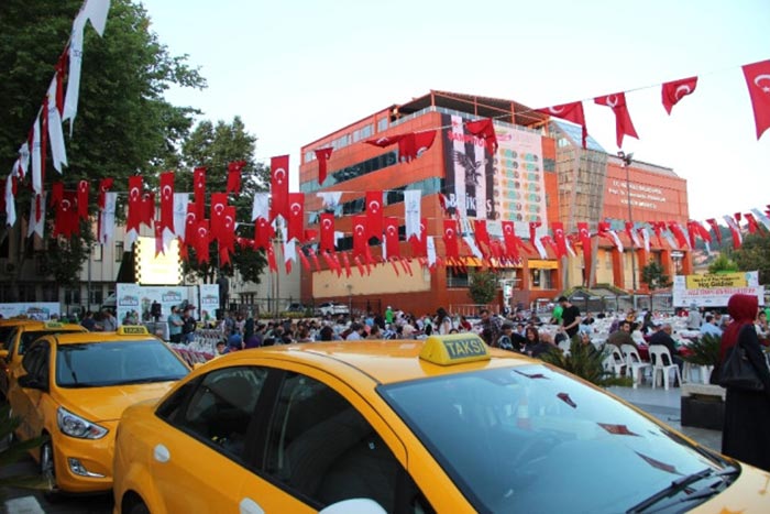 Beykoz Belediyesi taksicilere iftar programı düzenledi
