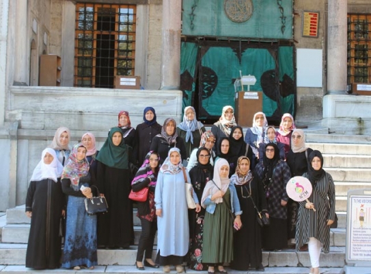 Tuzla Belediyesi Anne Çocuk Eğitim Merkezi kursiyerleri, camileri ziyaret etti