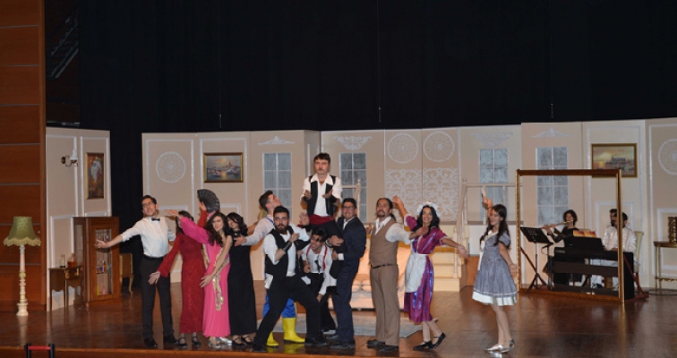 Tuzla Belediyesi Gençlik Merkezi, ilk müzikalinde “Lüküs Hayat"ı sahneledi