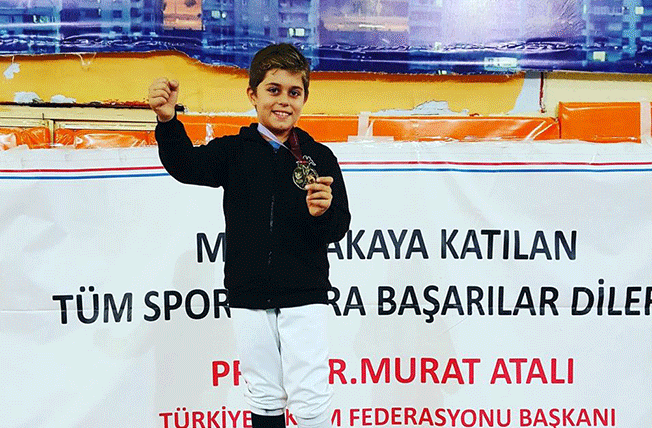 Doruk Erolçevik Eskrim Miniklerde Türkiye Şampiyonu Oldu