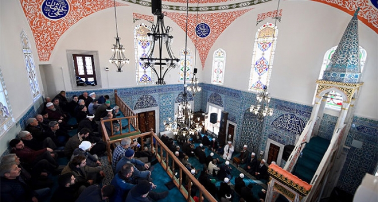 Restore edilen tarihi Çinili Camii ibadete açıldı