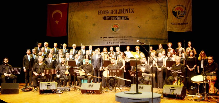 Tuzla Belediyesi Türk Halk Müziği Topluluğu, türküleriyle gönüllere seslendi