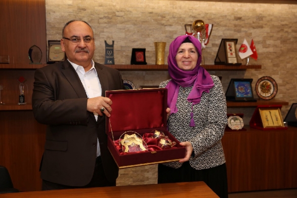 Uluslararası Fatıma Derneği’nin eski Başkanı Kevser Güllüce Şamlı’dan Başkan Hasan Can’a ziyaret