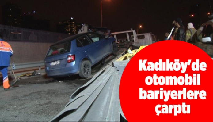 Kadıköy'de otomobil bariyerlere çarptı: 2 yaralı