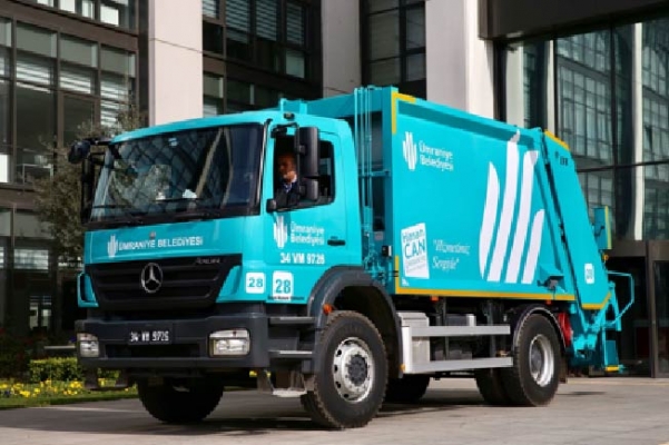 Ümraniye Belediyesi çöp kamyonlarını yeniliyor