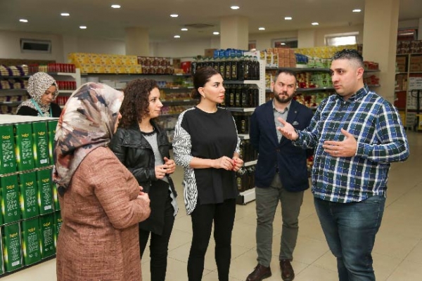 Ebru Yaşar’dan Sosyal Market’e Destek