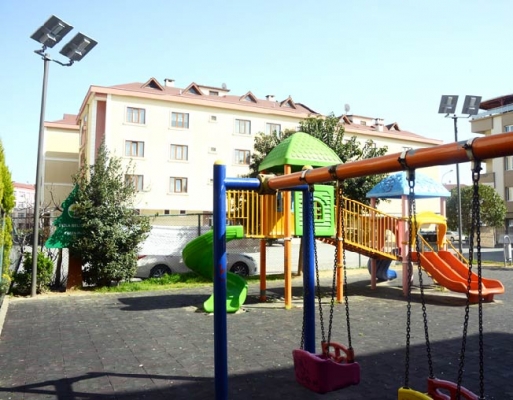 Tuzla Belediyesi, parklarda güneş enerji panelleri kullanmaya başladı