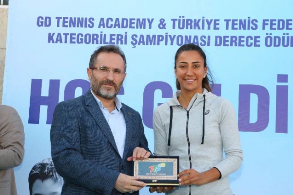 Türkiye Tenis Federasyonu Kış Kategorileri Şampiyonası Ödül Töreni Çekmeköy’de Yapıldı