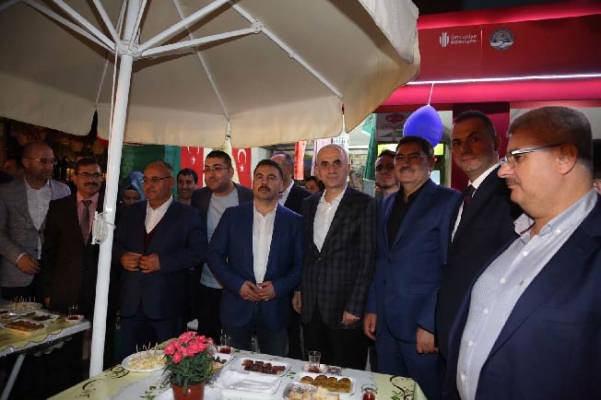 AK Parti Genel Başkan Yardımcısı Erol Kaya ve Başkan Hasan Can, Tokatlılar Derneği ve Gençlik Platformu Standını ziyaret etti
