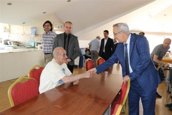 Kaymakam Çakıroğlu, Yaşlı Bakım Merkezini Ziyaret Etti
