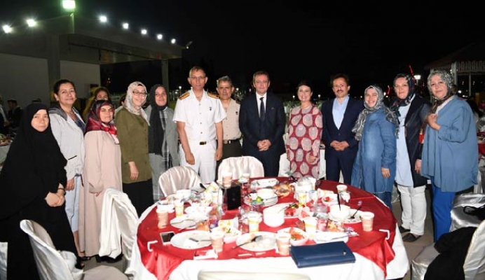 Tuzla Kaymakamlığı ve Tuzla Belediyesi, Şehit ve Gazi Aileleri iftarı düzenledi