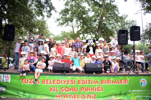 Tuzla Belediyesi Bilgi Evleri pikniğinde çocuklar ve anneleri yarıştı