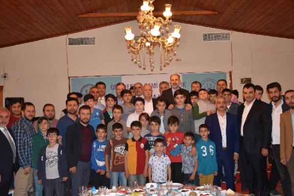Ümraniye Belediyesi Cami Gençlik Kollarını iftarda ağırladı