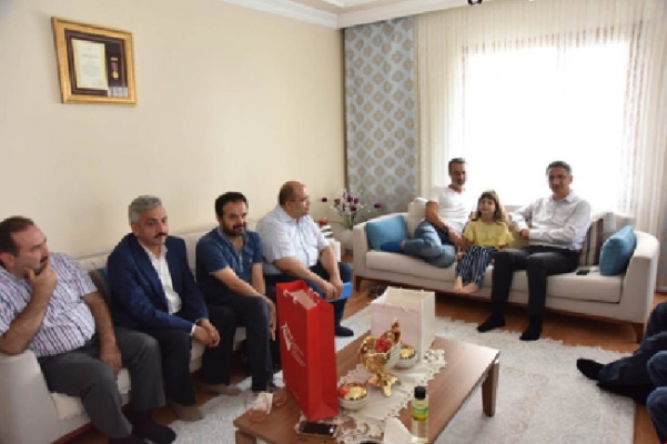 Ümraniye Belediyesi Şehit Aileleri ve Gazileri ziyaret etmeye devam ediyor