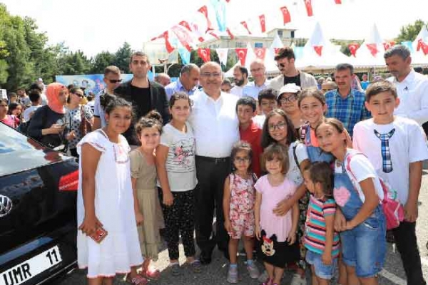 Başkan Can, Yaz Yüzme Havuzlarının kapanış töreninde öğrencilerle buluştu