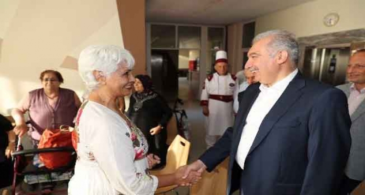 Başkan Uysal, Kayışdağı Tesisleri’nde yaşlıları ziyaret etti