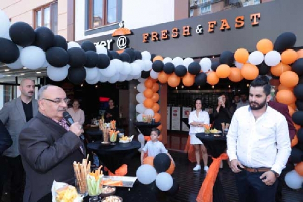 Başkan Hasan Can, Burger@ restoranının açılışını yaptı