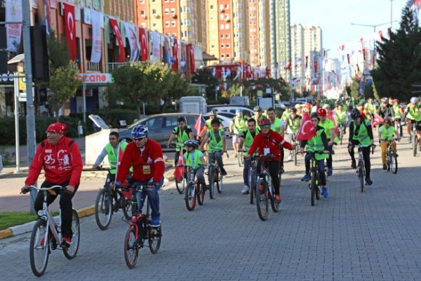Ataşehir'de pedallar Cumhuriyet için çevrildi