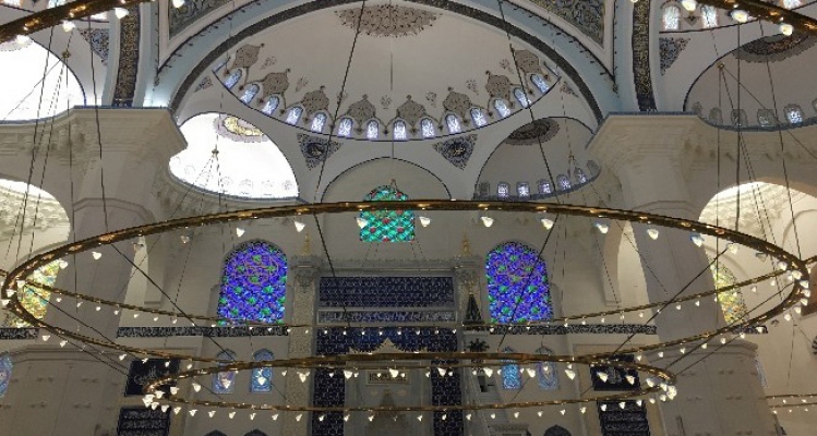 Çamlıca Camii'nde ilk sela okundu