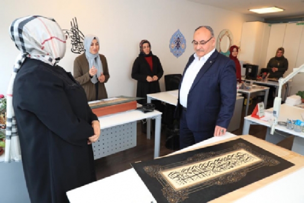 Başkan Hasan Can Geleneksel Sanat Atölyesi'ni ziyaret etti