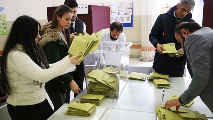 AK Parti, oyların yeniden sayılmasını istedi