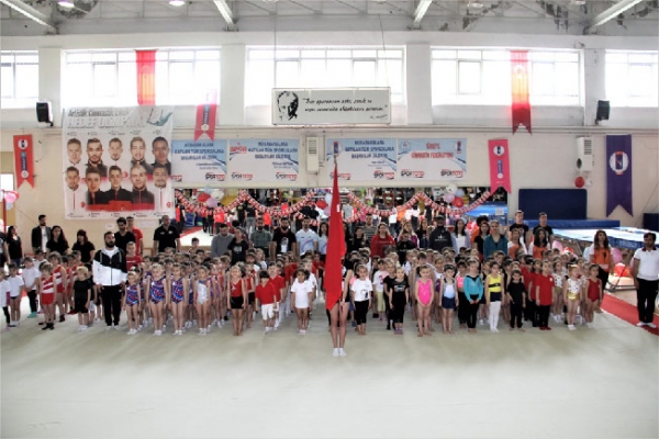 Kreş Öğrencileri Cimnastik Şenliği’nde Hünerlerini Sergiledi