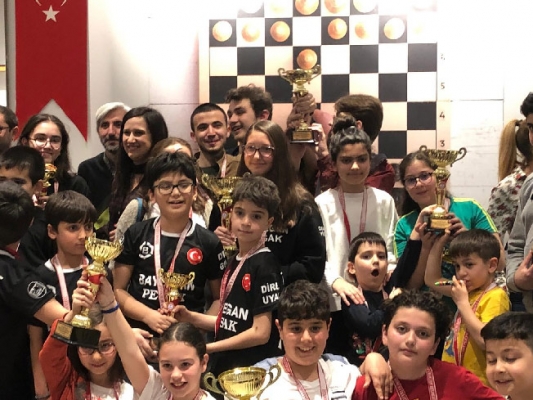 Sarıgazi Spor satranç takımı İstanbul 2’incisi oldu