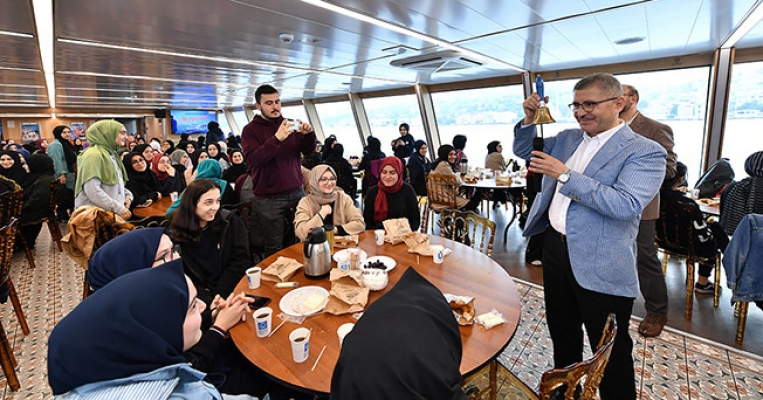 Tenzile Erdoğan Kız Anadolu İmam Hatip Lisesi Valide Sultan Gemisi’nde