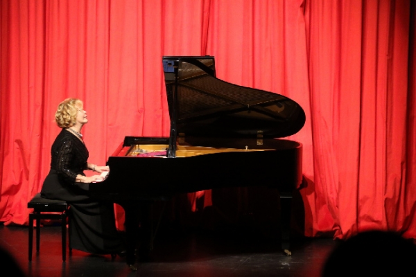 Gülsin Onay’dan Ataşehir’de Piyano Resitali