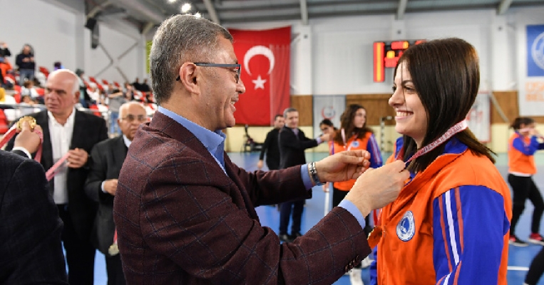 Üsküdar’da Küçük Şampiyonlara Kupalarını Takdim edildi