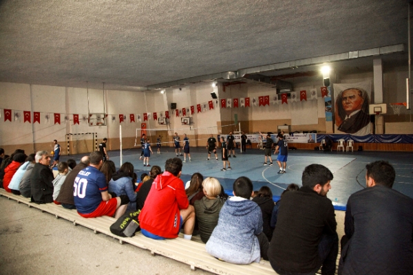 Kartal Belediyesi 2020 Voleybol Turnuvası Başladı