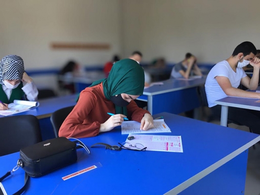 Üniversite Adaylarına Deneme Sınavı Yapıldı