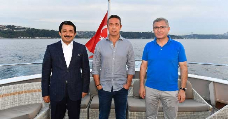 Fenerbahçe'li Futbolcular Valide Sultan Gemisi'nde Moral Depoladı