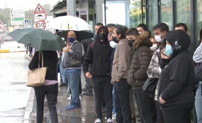 Kadıköy’de Öğrencinin Trafik Ve Otobüs İsyanı