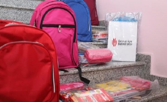Ümraniye Belediyesi öğrencilere kırtasiye yardımı yaptı