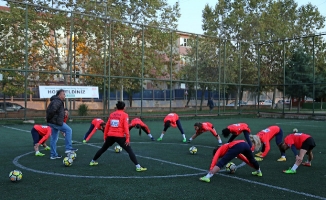 Ataşehir kadın futbol takımı lige hazırlanıyor