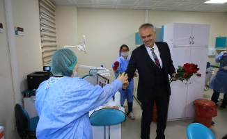 Başkan Poyraz’dan doktorlara sürpriz ziyaret