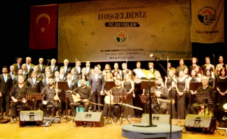Tuzla Belediyesi Türk Halk Müziği Topluluğu, türküleriyle gönüllere seslendi