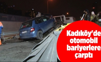 Kadıköy'de otomobil bariyerlere çarptı: 2 yaralı