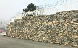 Ümraniye Belediyesi, korkuluk ve duvar çalışmaları devam ediyor
